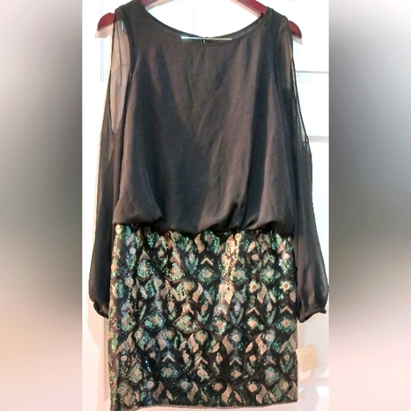 AIDAN MATTOX Holiday dress, long sleeve with open shoulder, size 10 - Picture 1 of 4